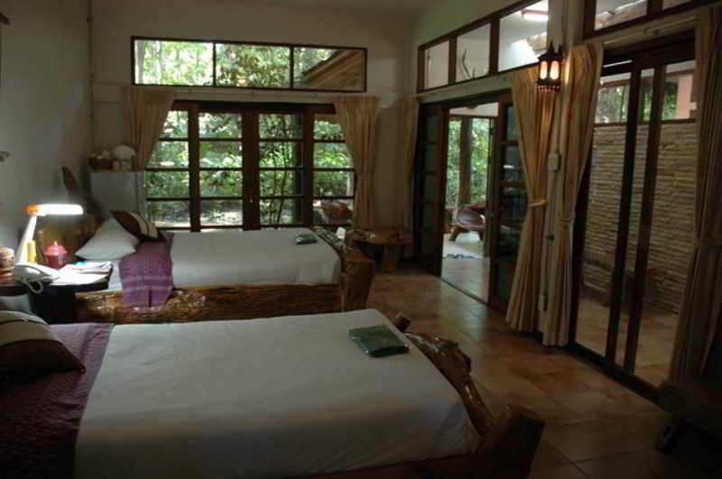 Momchailai Forest Retreat Канчанабури Экстерьер фото